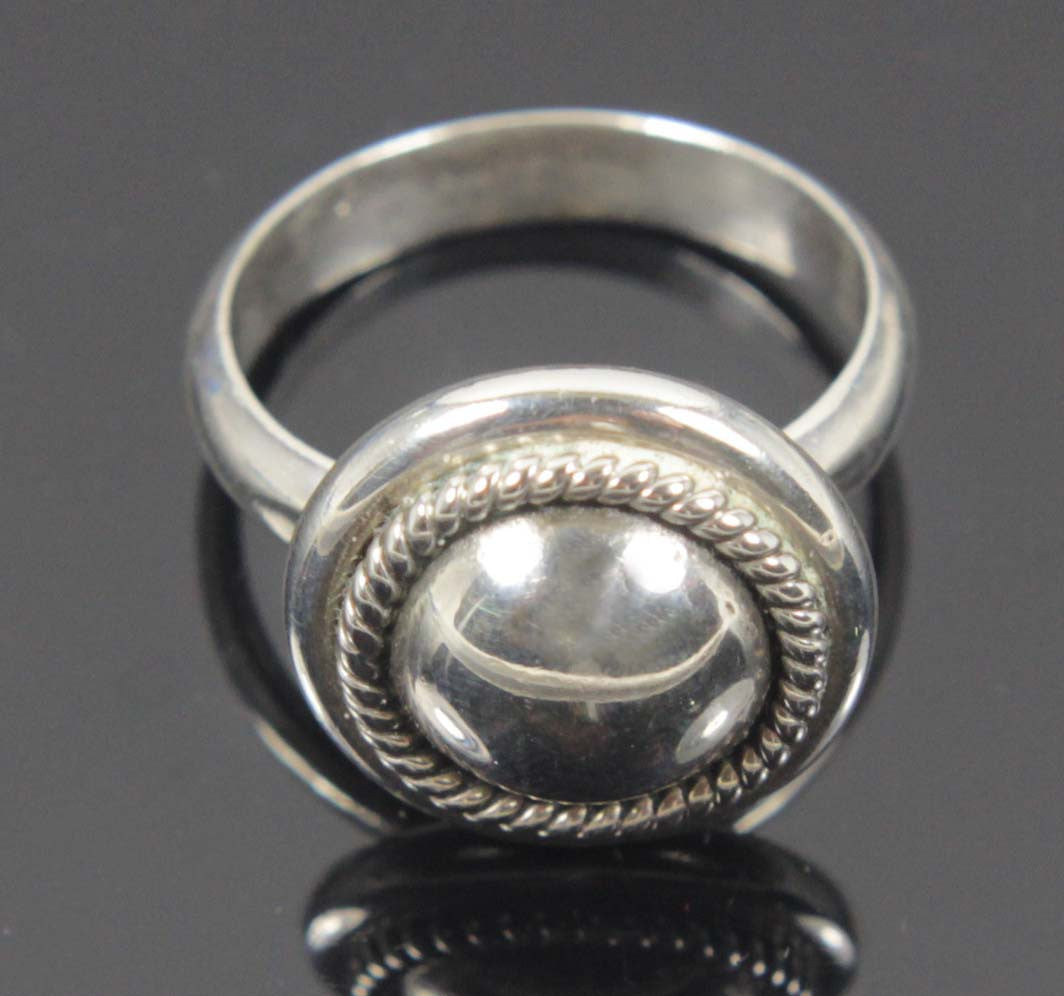 Sterling Silver Ring Button Size 9