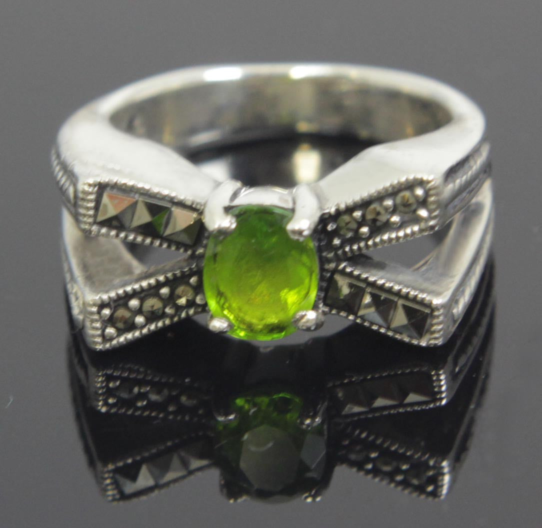 Sterling Silver Peridot CZ Oval Ring Size 8.5