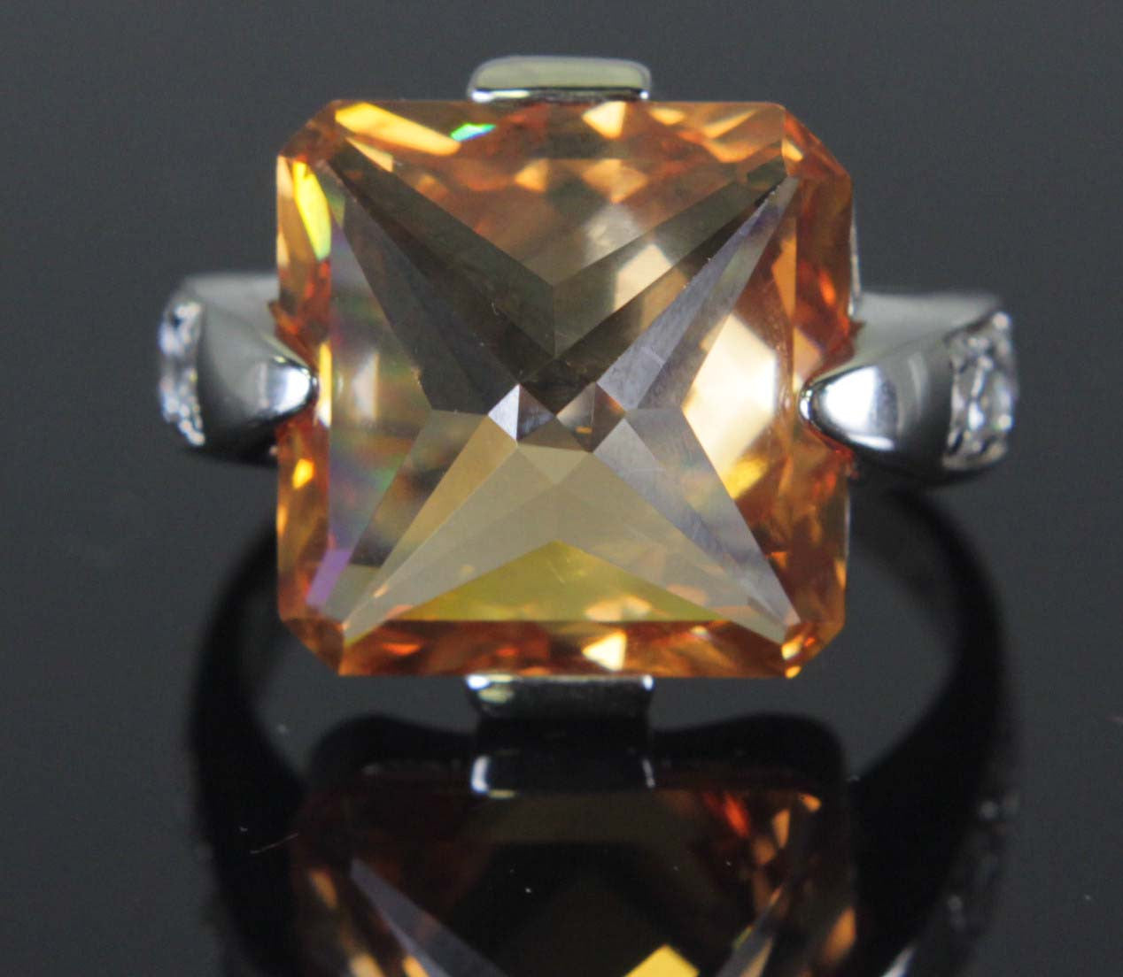 Sterling Silver Topaz Pyramid Ring Size 9